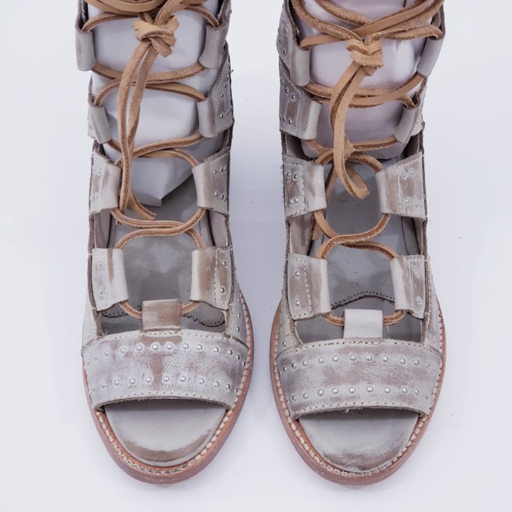 NEW FREEBIRD BY STEVEN HAZEL ICE DISTRESSED SANDAL - Picture 4 of 9